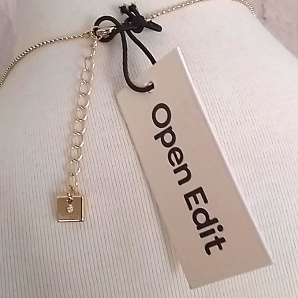 Dagger Necklace - Picture 3 of 3